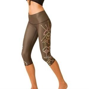 Teeki Seven Crowns Hot Pant Cropped Yoga Olive Green Athletic Leggings Size XS